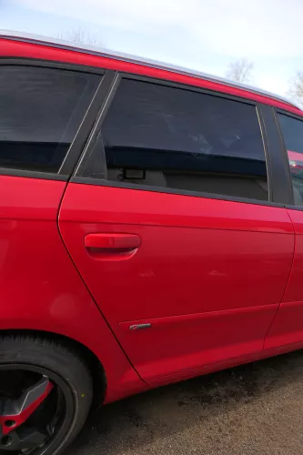 Audi A3 8P 4/5-Türer Tür hinten rechts Rahmen Türblatt rot LY3J (179478)