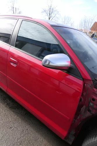 Audi A3 8P 4/5 Türer Tür vorne rechts Beifahrertür Türblatt rot LY3J (179479)