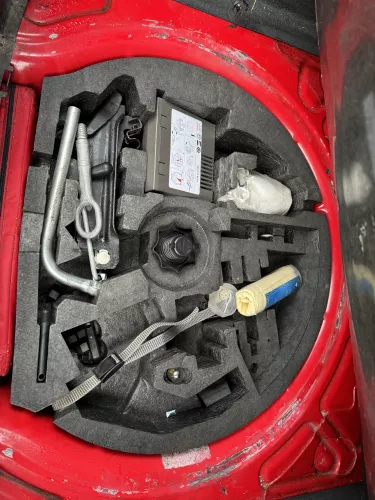 Audi A3 8P Bordwerkzeug Pannenset Wagenheber für KeinNotrad Styropor