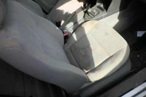 VW Caddy 3 2K für Post Sitz vorne rechts Beifahrersitz + Schiene + Gurt (179696)