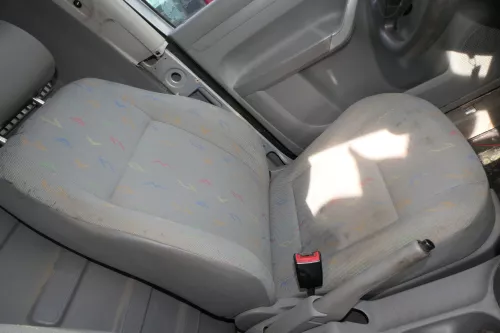 VW Caddy 3 2k Sitz Fahrersitz vorne links Fahrer (ohne Kopfstütze) (179703)