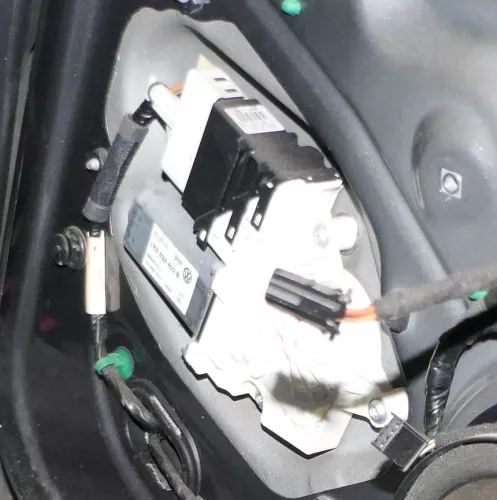 VW Jetta 1K ektrischer Fensterheber Motor hinten rechts 1K5839402B