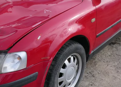 VW Passat 3B Kotflügel vorne links rot LY3D