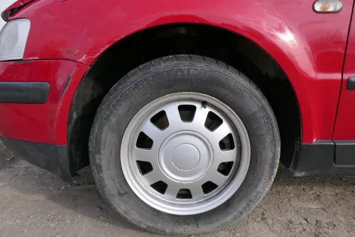 VW Passat 3B Kotflügel vorne links rot LY3D (179877)