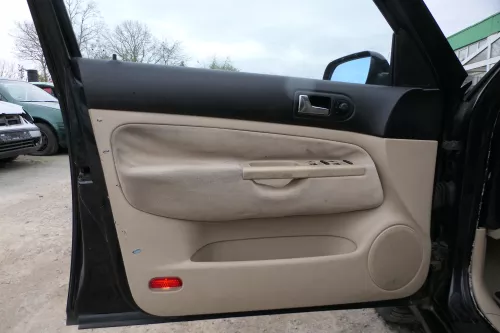 1x Golf 4 Bora Türverkleidung Verkleidung Tür vorne links 4/5-Türer hellbeige