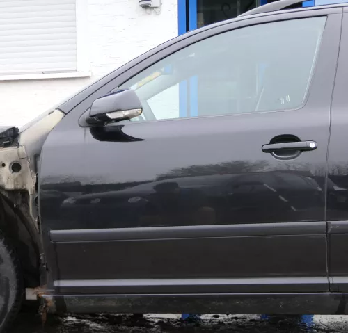 Skoda Octavia 1Z Kombi+Limo Tür vorne links Fahrertür schwarz LF9R OHNEAnbauteil (180158)