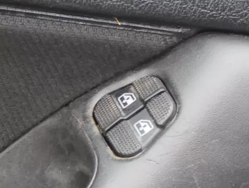 VW Golf 3 Cabrio 1E ektrischer Fensterheber Schalter vorne links 2Fach schwarz