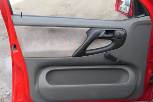 1x Polo 6N Türverkleidung Verkleidung Tür vorne links 4/5-Türer schwarz Griff