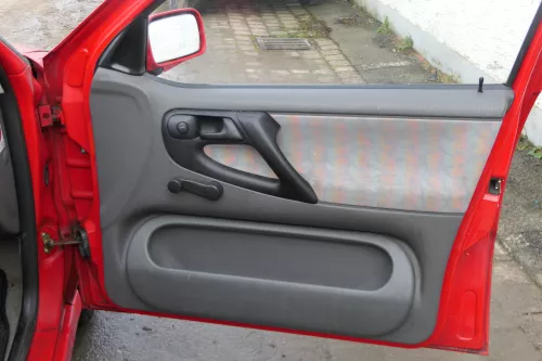 1x Polo 6N Türverkleidung Verkleidung Tür vorne rechts 4/5-Türer schwarz Griff