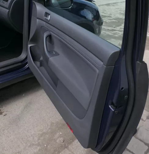 1x VW Golf 5 2/3-Türer Türverkleidung Verkleidung Tür vorne rechts (180310)
