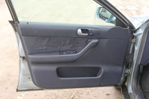 1x A3 8L Türverkleidung Verkleidung Tür vorne links 4/5-Türer maritimblau blau