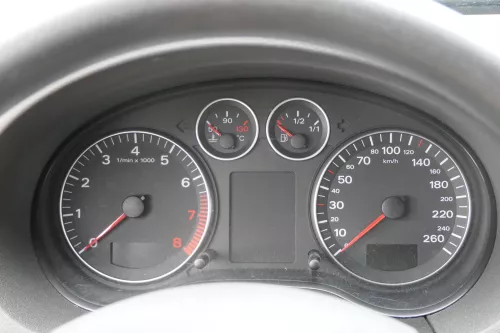 Audi A3 8P Tacho Tachometer Kombiinstrument 156.000km 8P0920901E Benzin BSE