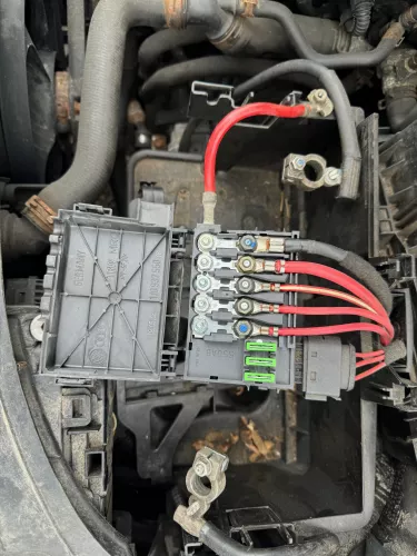 VW Golf 4 Bora A3 Sicherungskasten Sicherungsdose Abdeckung Batterie Sicherung 5 (180435)