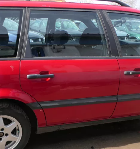 VW Passat 3A 35i Kombi Variant Tür hinten rechts rot LY3D ohneAnbauteile