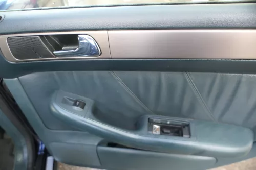 1x Audi A6 4B Türverkleidung Verkleidung Tür hinten rechts Leder grün lago (180528)