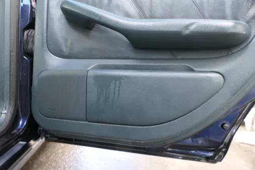 1x Audi A6 4B Türverkleidung Verkleidung Tür hinten rechts Leder grün lago (180528)