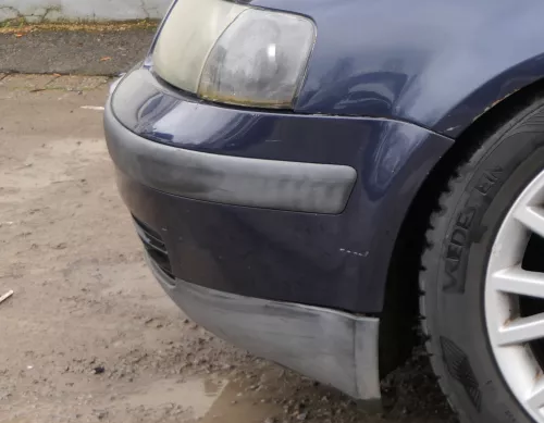 VW Passat 3B Stoßstange vorne Frontstoßstange Stoßfänger blau LN5Y + Grill (180637)