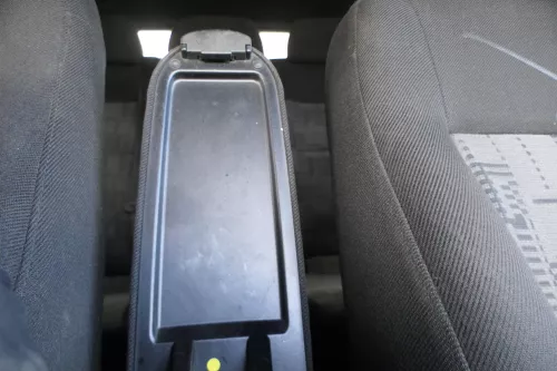 VW Passat 3B Mittelarmlehne Armlehne Lehne Mitte Original schwarz (180648)