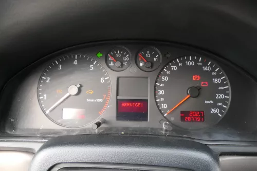Audi A4 B5 Tachometer Kombiinstrument 287.000 km 8D0920900B Benziner 1.8-2,8