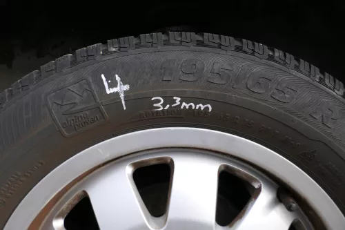 4x A4 B5 A6 4B Alufelgen Felgen 4B0601025N 6jx15H2 ET45 schlechte Reifen origina (180710)