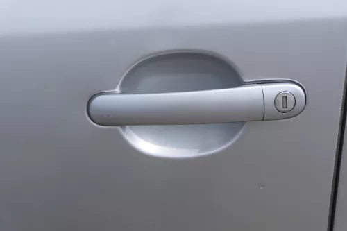 Fabia 5J Kombi + Limo Tür vorne links Fahrertür - silber LA7W -ohne Anbauteile (180760)