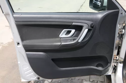 1x Skoda Fabia 5J Stufenheck Türverkleidung Verkleidung Tür vorne links Griff