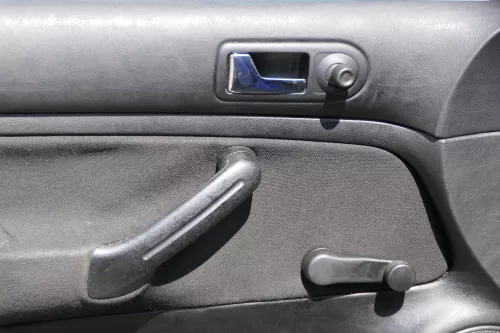 1x Golf 4 Bora Türverkleidung Verkleidung Tür vorne links 4/5-Türer Griff schwa (180843)