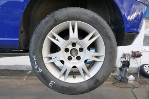 4x Polo 9N Ibiza Alufelgen Reifen 195/60 R15 -ca5-6,5mm Winterreifen 6L0601025A (180875)