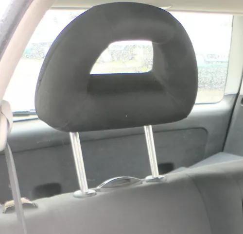 1x VW Golf 4 Bora Beetle Kopfstütze vorne /hinten vorn schwarz rechts oder links