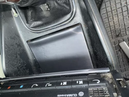 VW Golf 4 Bora Aschenbecher mit Zigarettenanzünder Anzünder Dekor grau