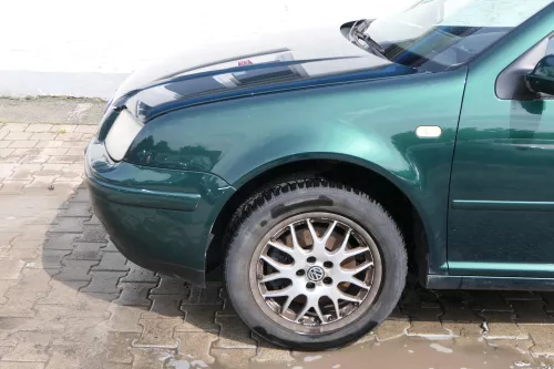 VW Bora Kotflügel vorne links original 1J5821021 - grün LC6M