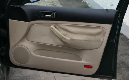1x Golf 4 Bora Türverkleidung Verkleidung Tür vorne rechts 4/5-Türer hellbeige
