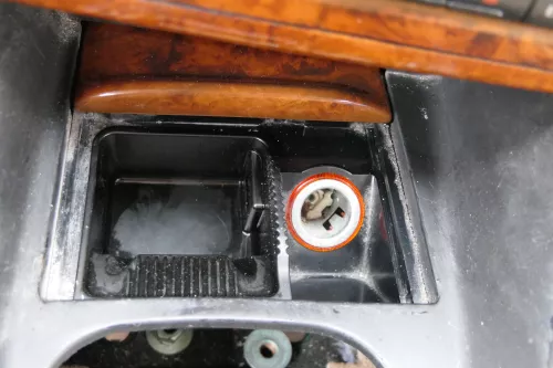 VW Golf 4 Bora Aschenbecher mit Zigarettenanzünder Anzünder Holz Holzoptik wurze (181057)