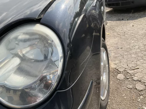 VW Polo 9N Kotflügel vorne links schwarz LC9Z bis ca.Bj.2004   -DELLE (181104)