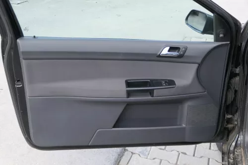 1x VW Polo 9N Türverkleidung Verkleidung Tür vorne links 2/3-Türer Griff Öffner
