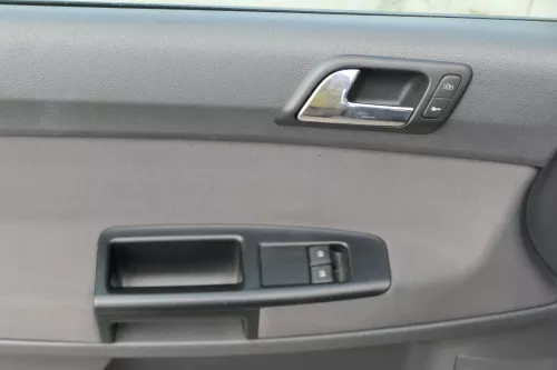 1x VW Polo 9N Türverkleidung Verkleidung Tür vorne links 2/3-Türer Griff Öffner (181222)