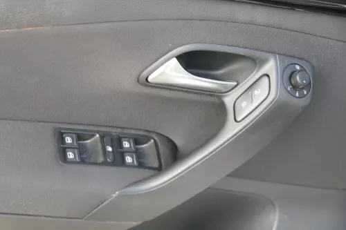 VW Polo 6R 1x Türverkleidung Verkleidung Tür 4/5-Türer vorne links schwarz (181249)