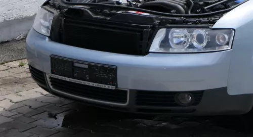 Audi A4 8E B6 Kombi Avant Stoßstange vorne mit Spoiler blau LY7R