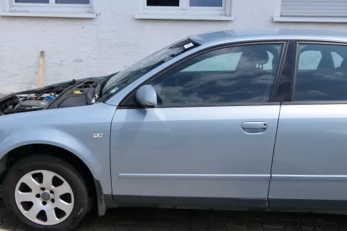 Audi A4 B6 8E nur Türblatt Tür vorne links Fahrertür blau LY7R Kombi+Limo