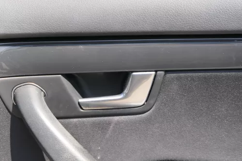 1x A4 8E B6 Türverkleidung Verkleidung Tür vorne rechts soul schwarz (181526)