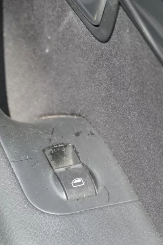 1x A4 8E B6 Türverkleidung Verkleidung Tür vorne rechts soul schwarz (181526)