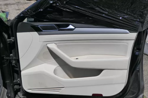 Passat 3C B8 3G 1x Türverkleidung Verkleidung Tür vorne rechts weiß St. Tropez