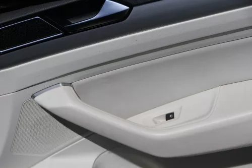 Passat 3C B8 3G 1x Türverkleidung Verkleidung Tür vorne rechts weiß St. Tropez (181657)