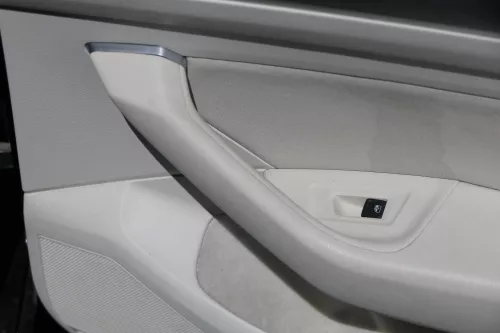 Passat 3C B8 3G 1x Türverkleidung Verkleidung Tür hinten rechts weiß St. Tropez (181658)