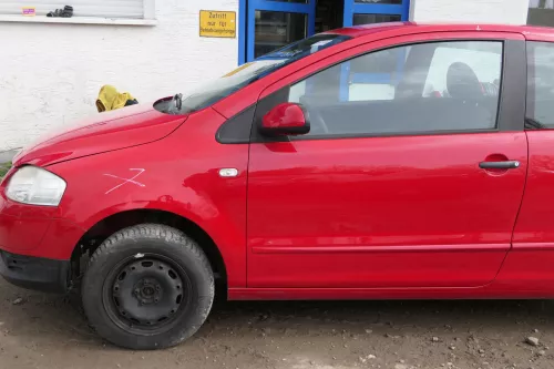VW Fox 5Z Tür vorne links Fahrertür rot LY3D - ohne Anbauteile