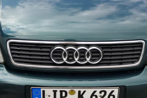 Audi A4 B5 Kombi + Limo Stoßstange vorne Frontstoßstange grün LZ6U (182191)