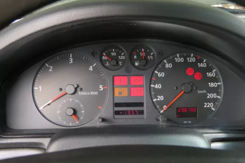 Audi A4 B5 Tacho Tachometer 236.000km 8D0919034 Diesel 1,9 TDI bisca.1997 220kmh