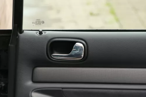 1x Audi A4 B5 Türverkleidung Verkleidung Tür hinten rechts Griff Öffner (182211)
