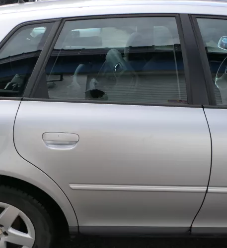 Audi A3 8L Tür Türblatt hinten rechts 4/5-Türer - silber LY7W + Rahmen