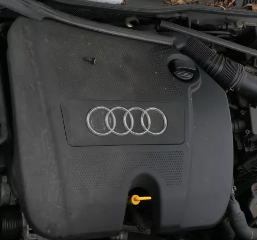 Audi A3 8L Motorabdeckung Abdeckung Motor Blende 1,6 APF AVU